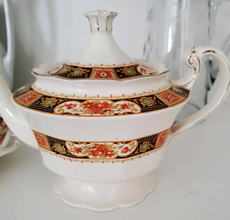 Chantrey Teapot & Lid by Alfred Meakin