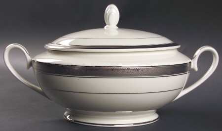 Palatial Platinum 2 Qt Round Covered Casserole