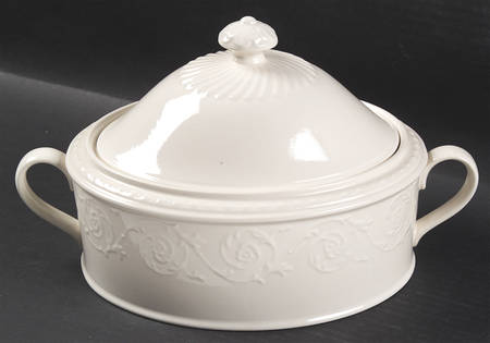 Plaza Lane 2.25 Quart Oval Covered Casserole