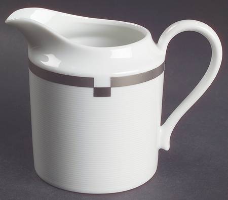 Invitation Platinum Creamer