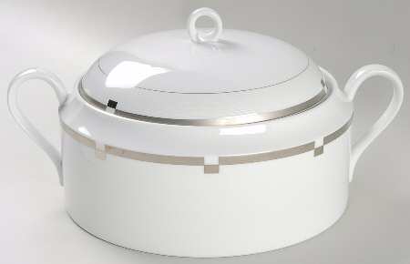 Invitation Platinum 2 Qt Round Covered Casserole
