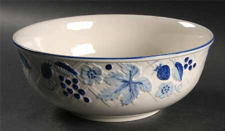 Berry Fling 9" Salad Serving Bowl