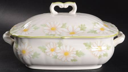 Garden Lyric 2.5 Quart Oval Covered Casserole