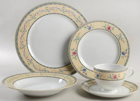 Castle Berry 5 Piece Place Setting