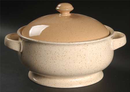 Bermuda Sand 2 Qt Round Covered Casserole