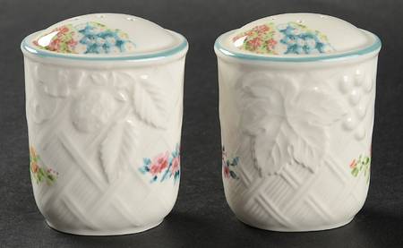 Cottage Vista Salt & Pepper Set