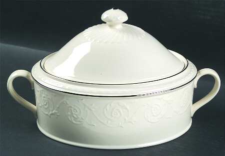 Plaza Platinum 2.5 Quart Oval Covered Casserole