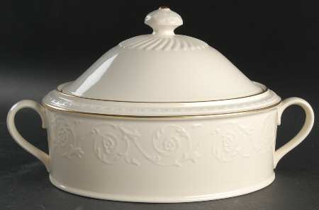 Plaza Gold 2.5 Quart Oval Covered Casserole