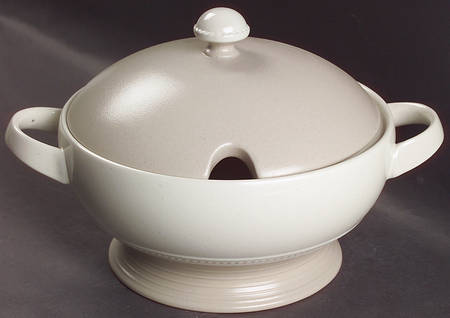 Pebble Beach 2 Qt Round Covered Casserole