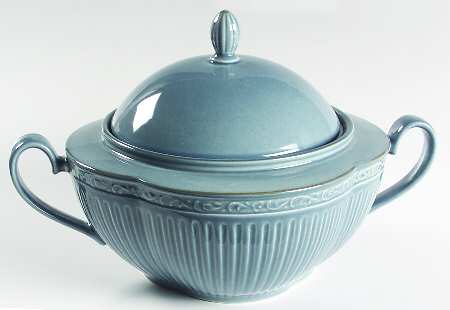 Dresden Blue 2 Qt Round Covered Casserole
