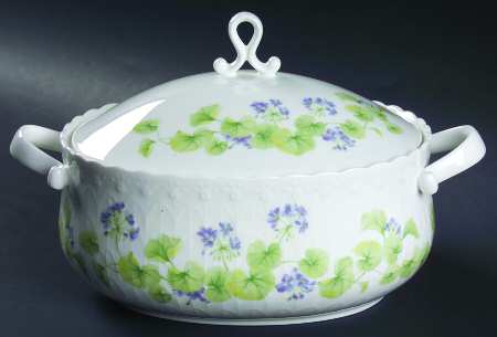 Blossom Circle 2 Quart Oval Covered Casserole