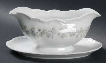 Bridal Veil Gravy Boat with Attached Underplate