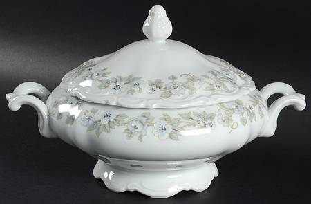 Bridal Veil Round Covered Vegetable