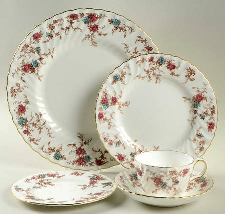 Ancestral (Wreath Backstamp) 40 Piece Estate Set