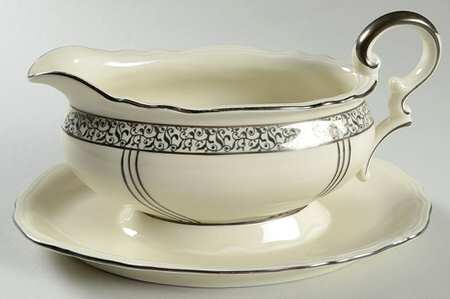 MIT46 Platinum Gravy Boat with Attached Underplate
