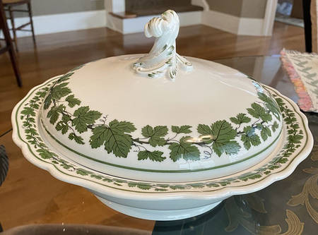 Full Green Vine (Scalloped, No Trim) Round Covered Vegetable