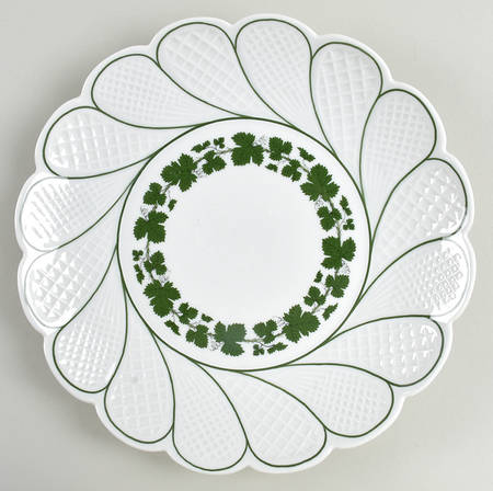 Full Green Vine (Scalloped, No Trim) Cake Plate