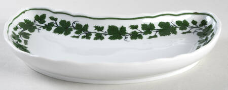 Full Green Vine (Scalloped, No Trim) Crescent Salad Plate