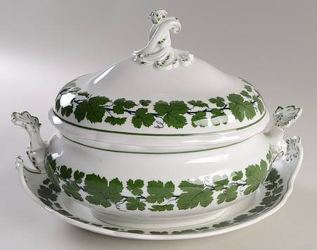 Full Green Vine (Scalloped, No Trim) Oval Tureen & Lid with Underplate