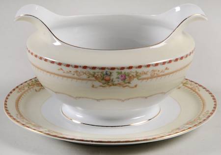 Troy Gravy Boat with Attached Underplate