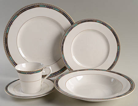 Plaza Court Black 5 Piece Place Setting