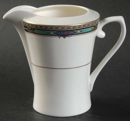 Plaza Court Black Creamer