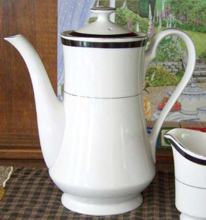 Courier Coffee Pot & Lid