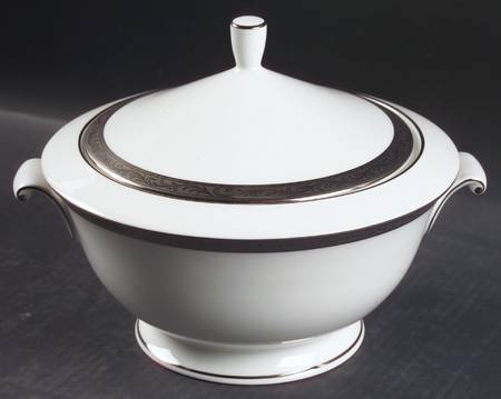 Crown Jewel Platinum 2 Qt Round Covered Casserole