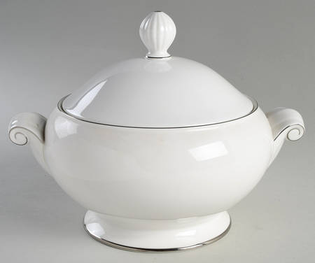 Cameo Platinum 3 Quart Round Covered Casserole
