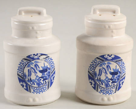 Blue Willow Salt & Pepper Set
