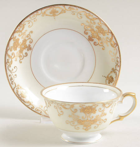 V1251 Footed Cup & Saucer Set