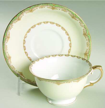 MEI677 Footed Cup & Saucer Set