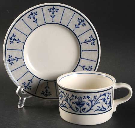 Lyrique Flat Cup & Saucer Set