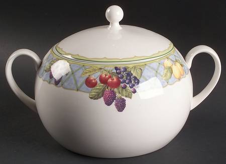 Fruit Rapture 2 Qt Round Covered Casserole