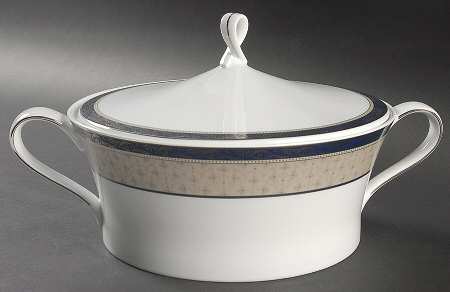 Delacourt 2 Qt Round Covered Casserole