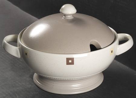 Penthouse 2 Qt Round Covered Casserole
