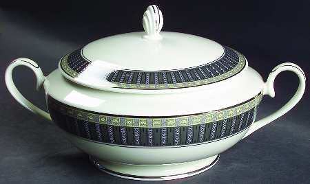 Tuxedo Park 2 Qt Round Covered Casserole