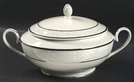 Carleton 2.5 Qt Round Covered Casserole