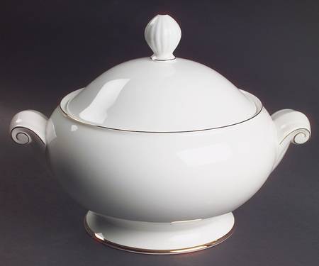 Cameo Gold 3 Quart Round Covered Casserole