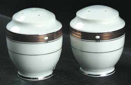 Pearl Ridge Salt & Pepper Set