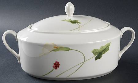 Classic Calla 2 Quart Oval Covered Casserole