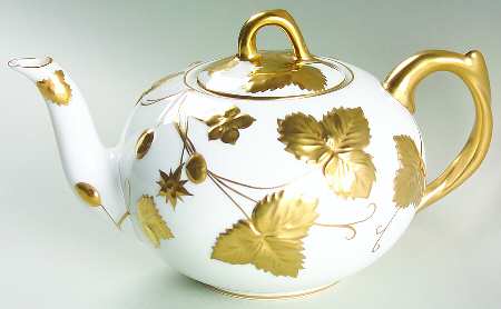 Victoria Strawberry Gold Teapot & Lid