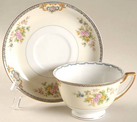 MEI768 Footed Cup & Saucer Set