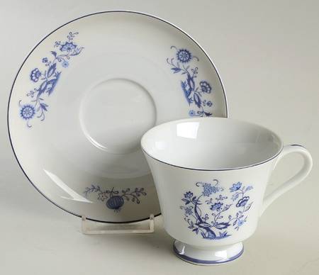French Onion Footed Cup & Saucer Set