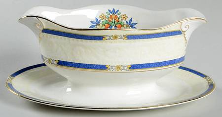 MEA133 (Cream and White) Gravy Boat with Attached Underplate