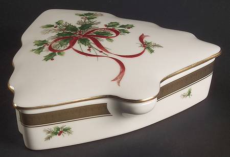 Palatial Holly Gold Large Tree Shaped Candy Box