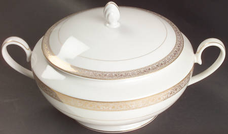 Imperial Court Gold 2 Qt Round Covered Casserole