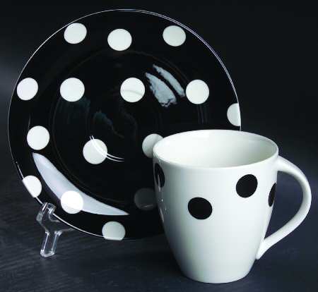 Hot Spots Ebony Flat Cup & Saucer Set