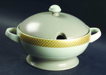 Arcadia 2 Qt Round Covered Casserole