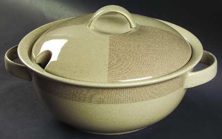 Villagio Beige 2 Qt Round Covered Casserole